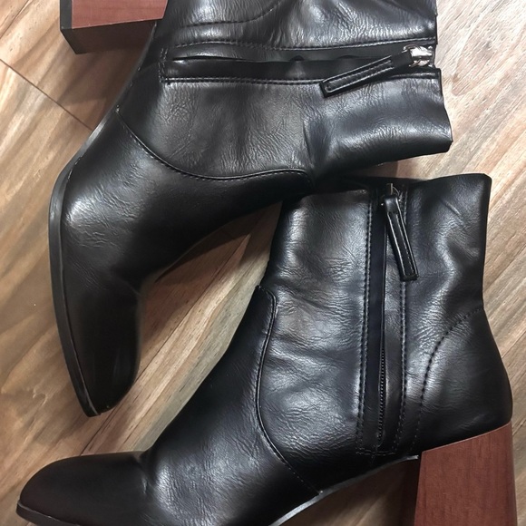 ASOS Black Lace Up Boots with Chunky‎ Heel - Picture 1 of 6